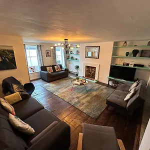 https://seafront-apartment-with-garden.brighton-hotels-england.com